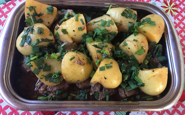 Contra file com batatas