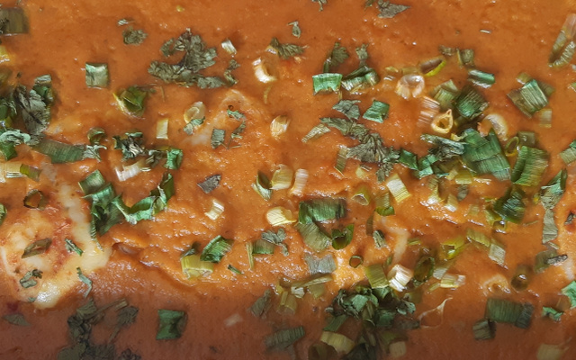 Peixe a urucum (colorau)