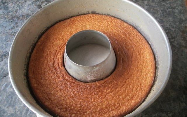 Bolo coco e leite condensado