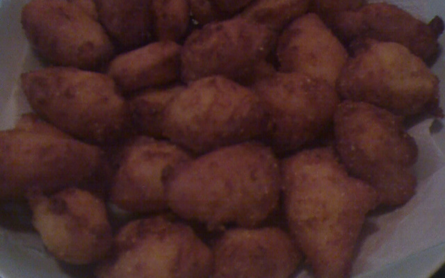 Bolinho de fubá com queijo
