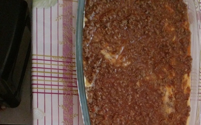 Polenta cremosa com molho de carne moída