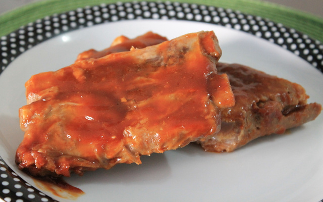 Costela de porco com molho barbecue