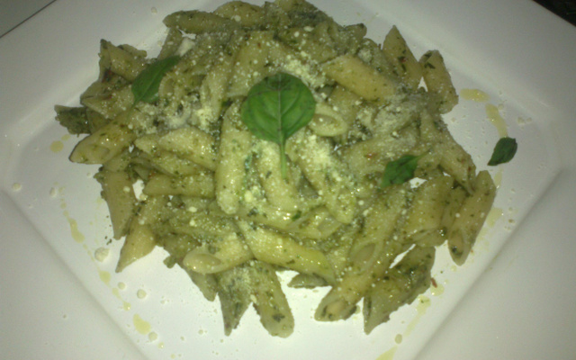 Penne ao molho pesto