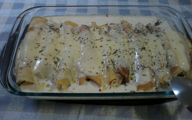 Panqueca ao molho branco