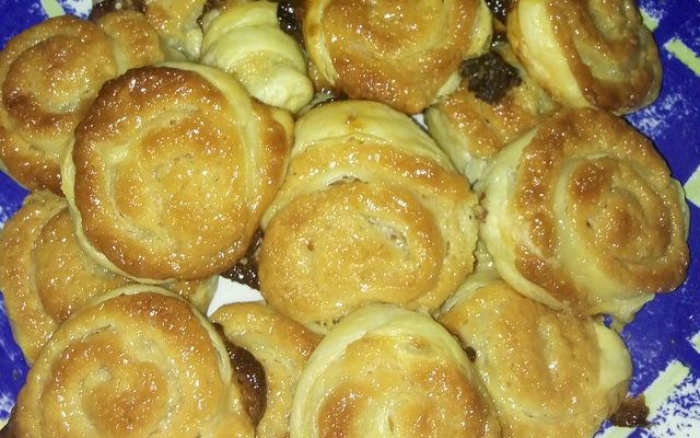 Enroladinho de coco com massa folhada