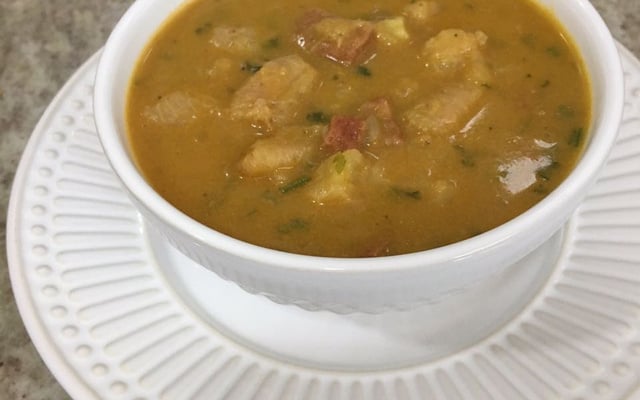Sopa de banana verde