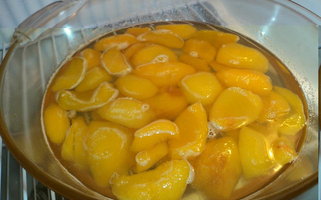 Pêssego em calda caseiro