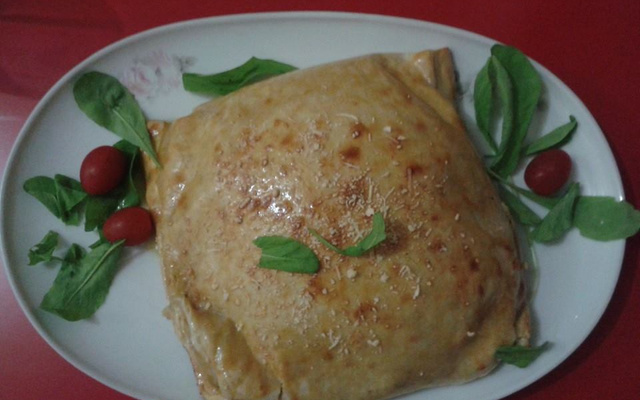 Rocambole de presunto e queijo com massa de pastel