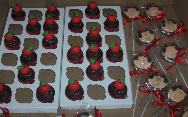 Docinhos modelados com leite ninho e leite condensado