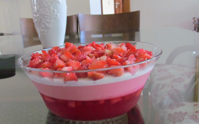 Gelatina com creme rosado