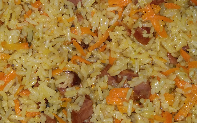 Arroz recheado na panela de pressão