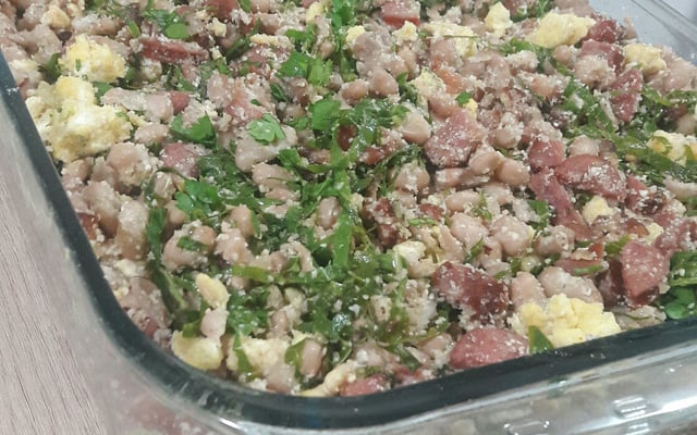 Feijão tropeiro à carioca