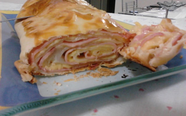 Rocambole de massa de Pastel