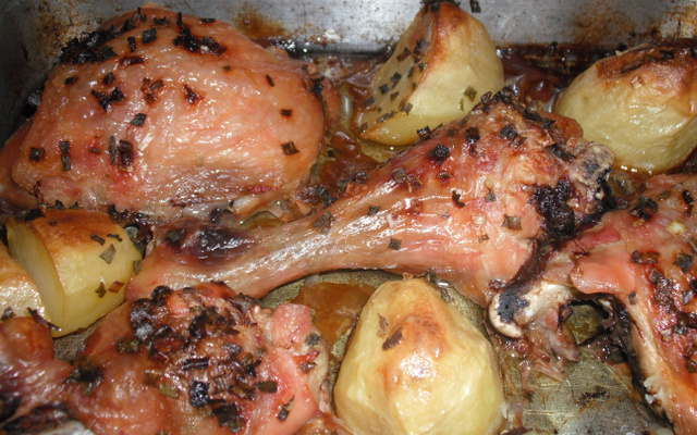 Frango assado com batatas