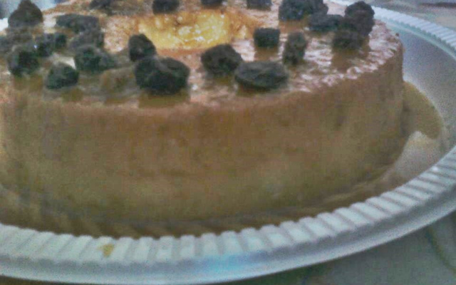 Pudim de pão com coco queimado e passas