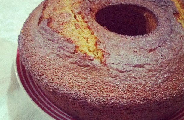 Bolo fácil de fubá com farinha integral de liquidificador