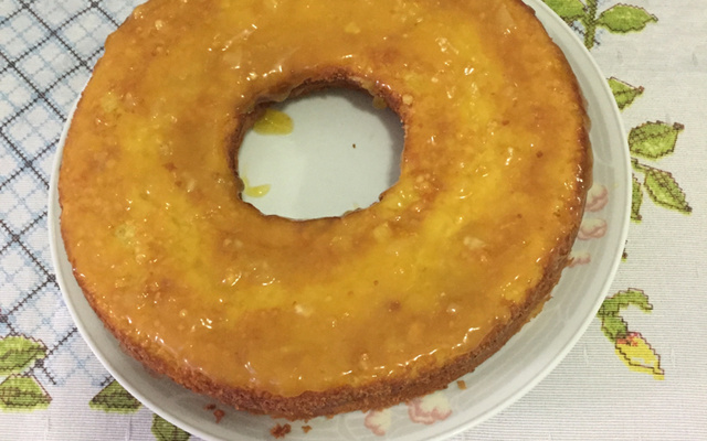 Bolo de laranja com calda