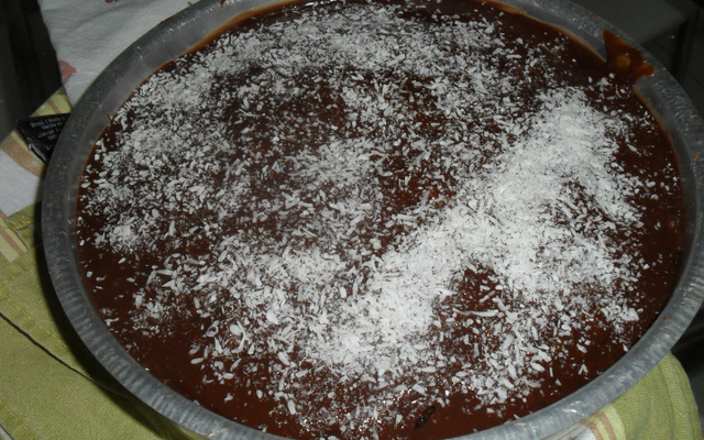 Bolo de chocolate com coco molhadinho