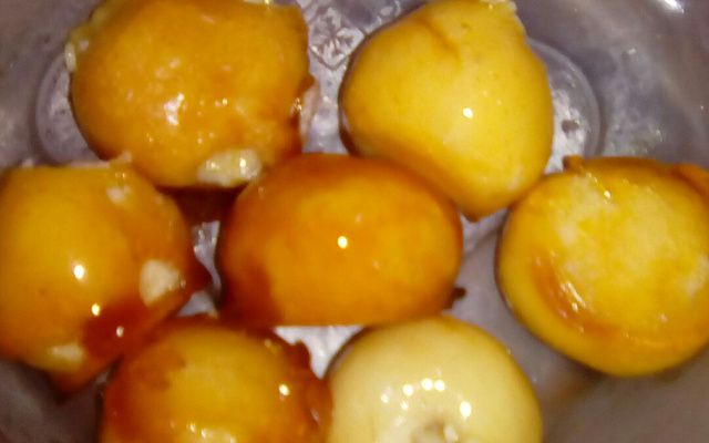 Beijinho de coco caramelizado