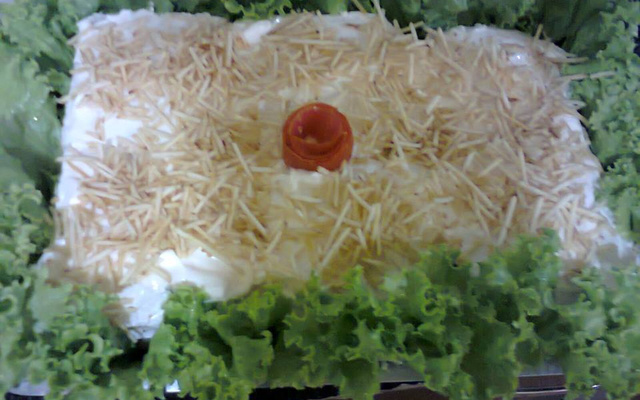 Torta fria de atum natalina