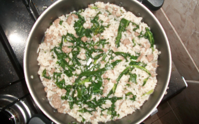 Arroz com carne moída e couve