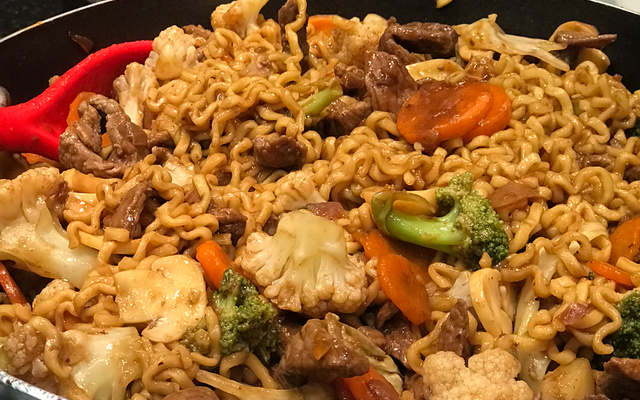 Yakisoba fácil de carne 