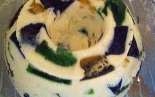 Torta de gelatina com creme de coco