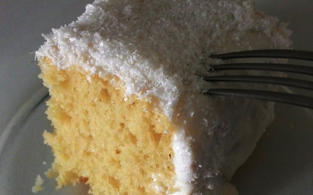 Bolo de coco molhadinho