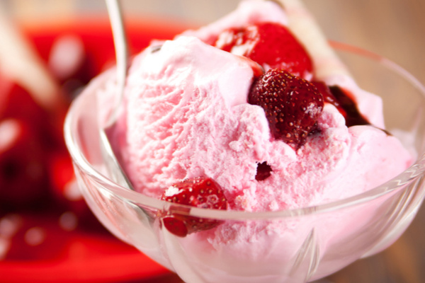 Sorvete de morango fácil