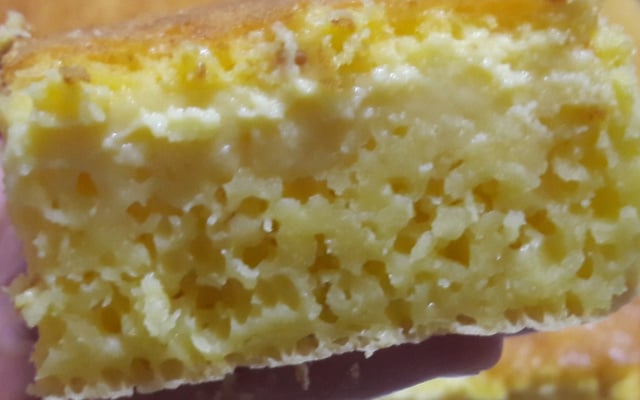 Bolo cremoso de milho verde