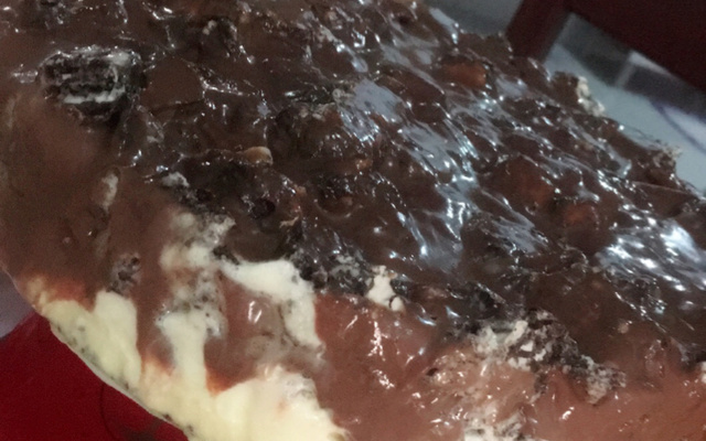 Torta de brigadeiro, sorvete e bis