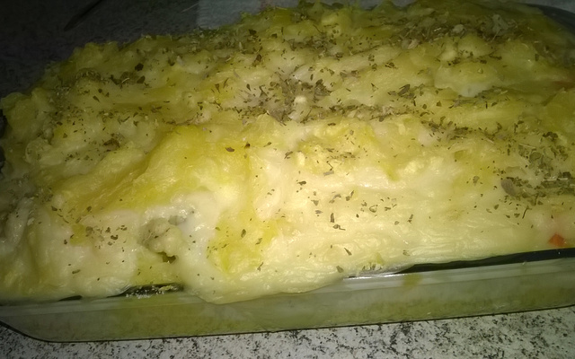 Purê de aipim com legumes