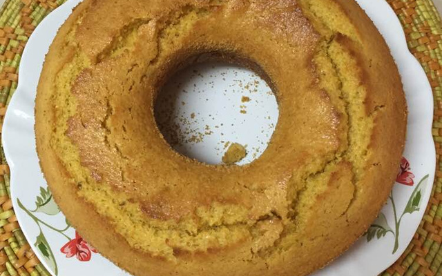 Bolo de fubá com erva doce