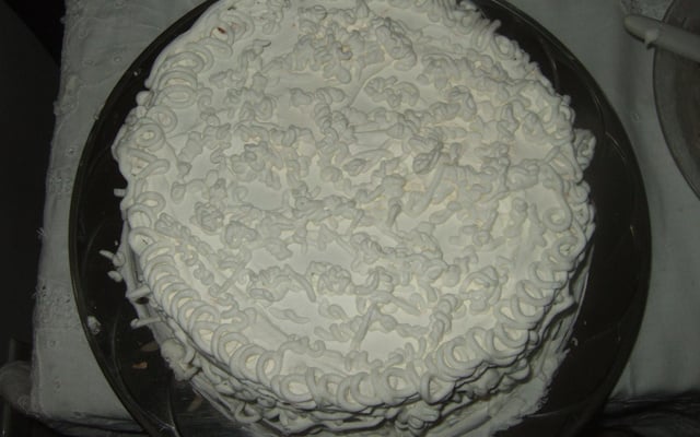 Bolo pão de ló com recheio de doce de leite