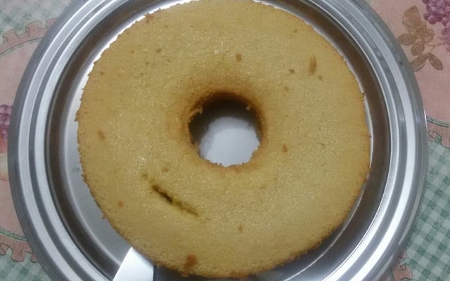 Bolo mole com leite condensado