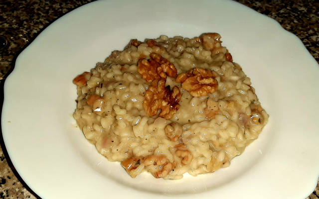 Risoto de queijo roquefort e nozes