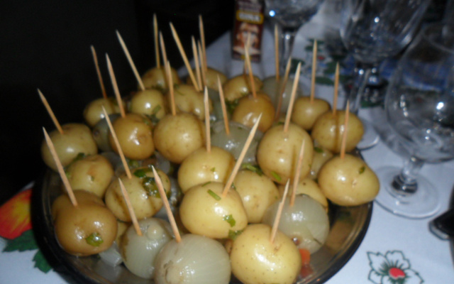 Petiscos de batatinha e cebolinha