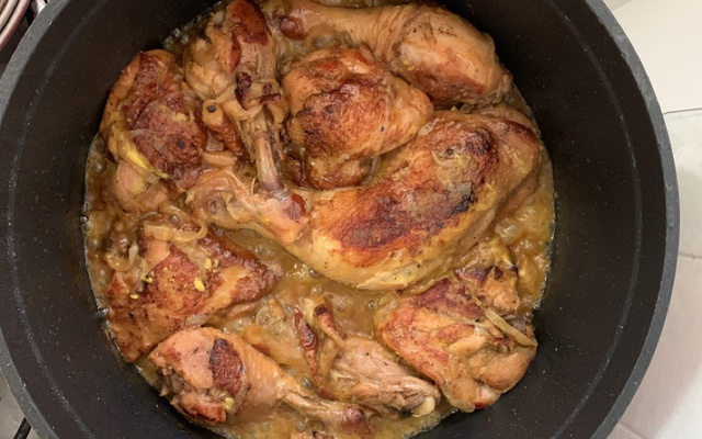 Coxa e sobrecoxa ao molho de laranja com mostarda