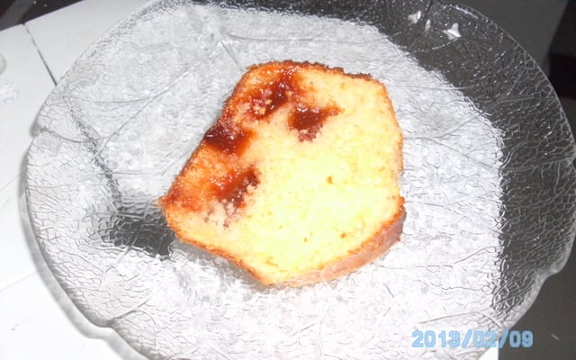 Bolo de fubá com goiabada