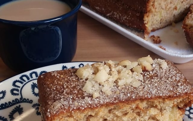 Bolo de maçã com canela e castanhas