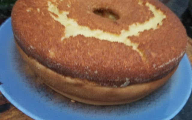 Bolo de fubá cremoso com queijo