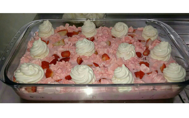 Doce de morango com suspiro