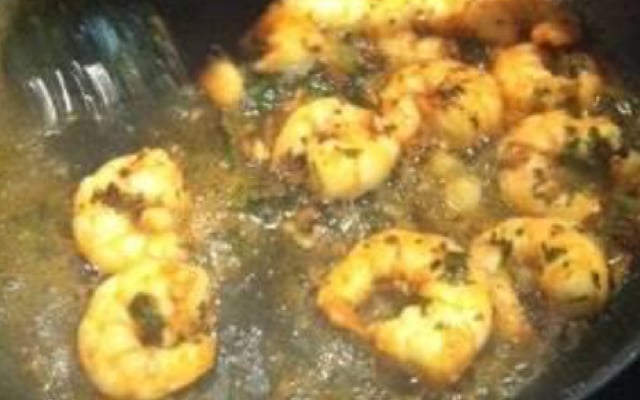 Camarão na manteiga com alho