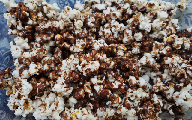 Pipoca com chocolate