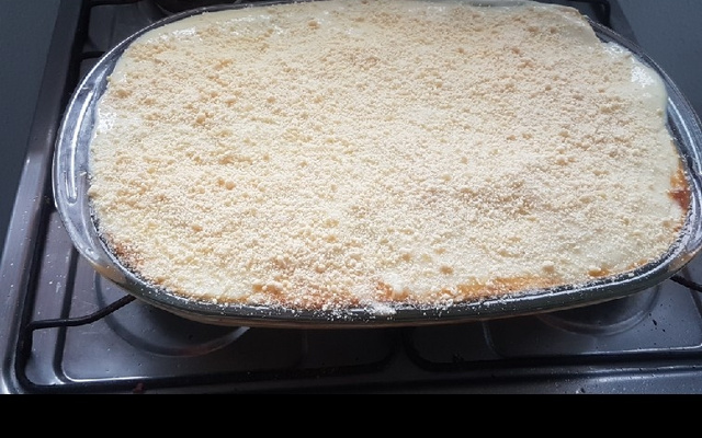 Purê de aipim recheado com queijo e carne moída