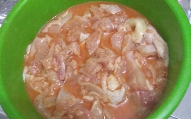 Frango em tirinhas empanado prático e rápido