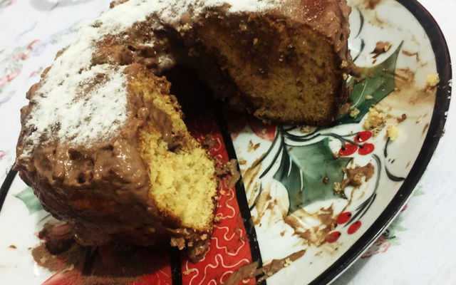 Bolo de coco com cobertura de chocolate diet