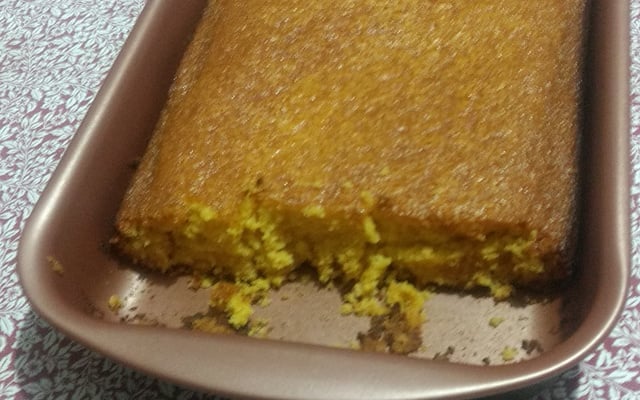 Bolo de cenoura com mel