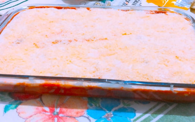 Canelone de presunto e queijo a dois molhos