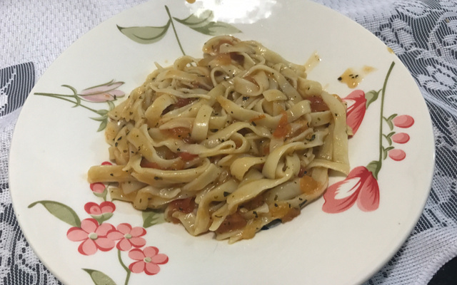 Macarrão com manjericão